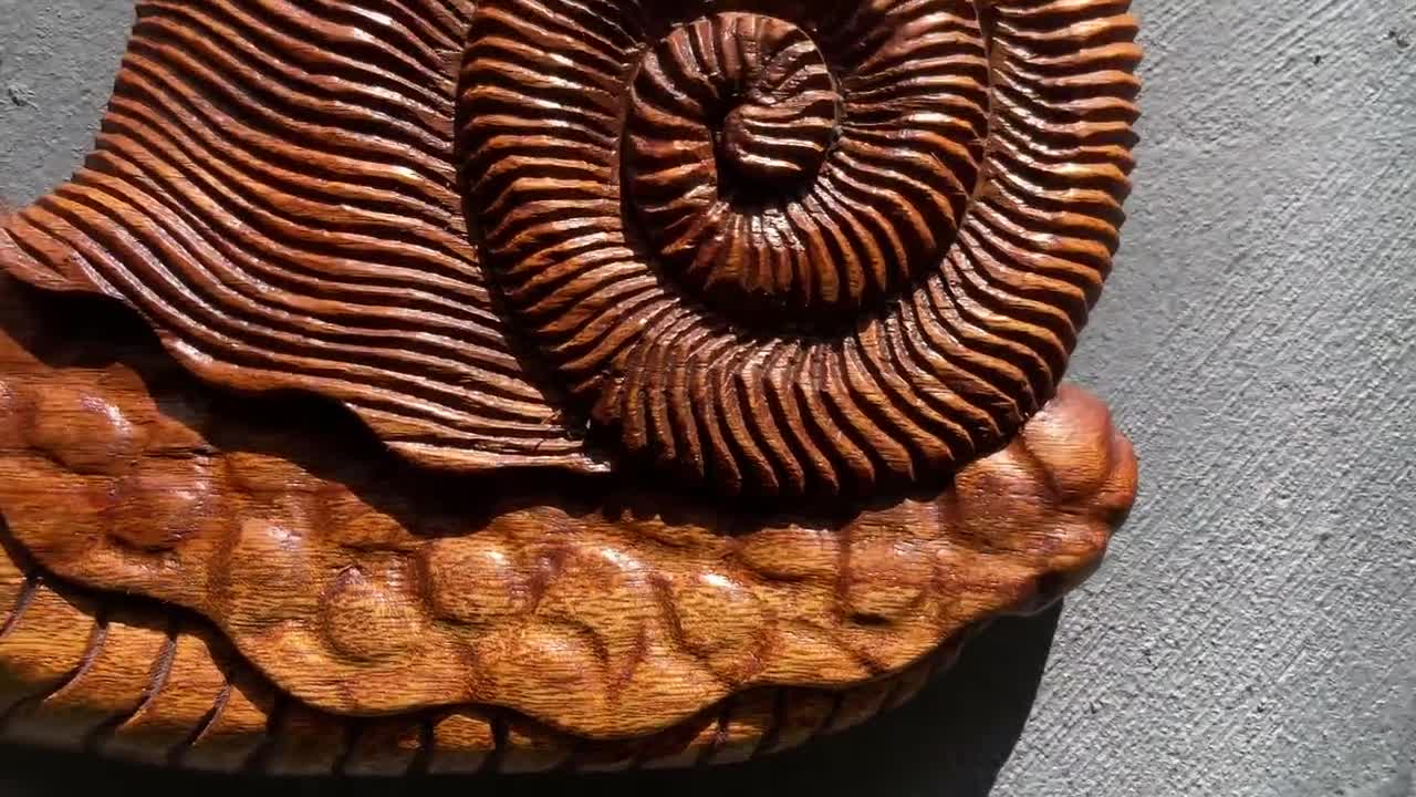 旧家より 木彫り彫刻 カエルとカタツムリ 雨を連想させる作品 箱