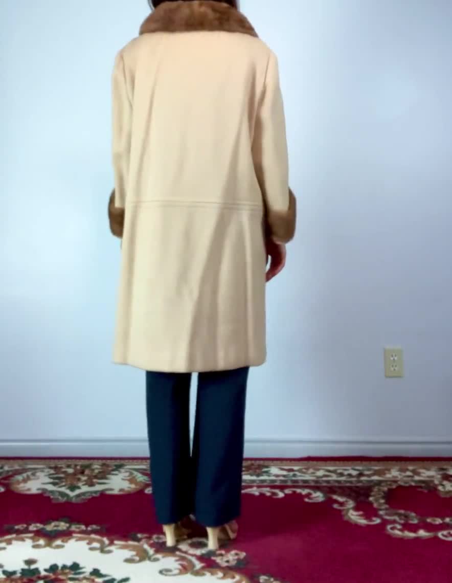 1960s Winter Coat, M to L | Vintage 60s Beige Fur Collar