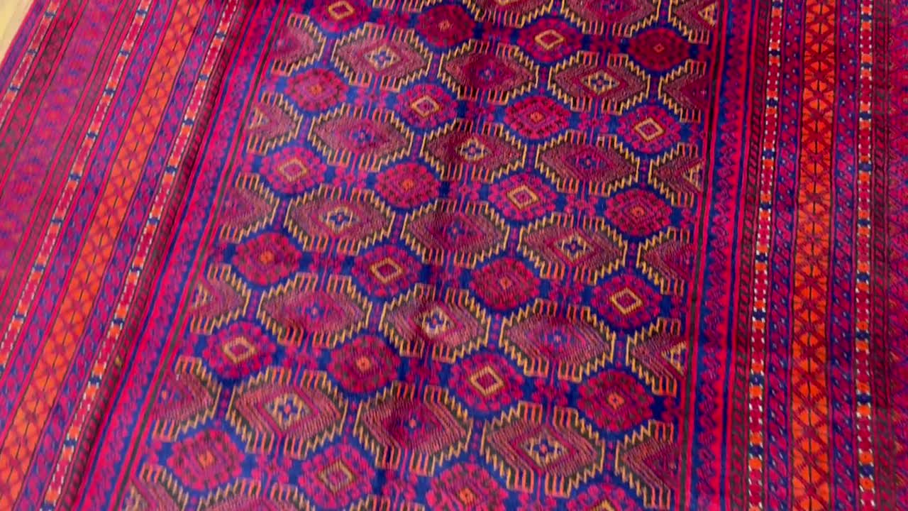 ヴィンテージ 6x9 バルーチ エリア ラグ、手編み ソフト