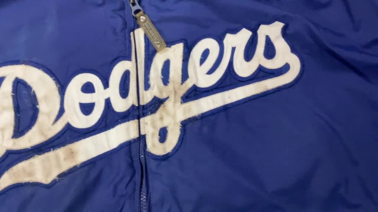 MLB (Majestic) - La Dodgers Embroidered Satin Jacket 1990s Large