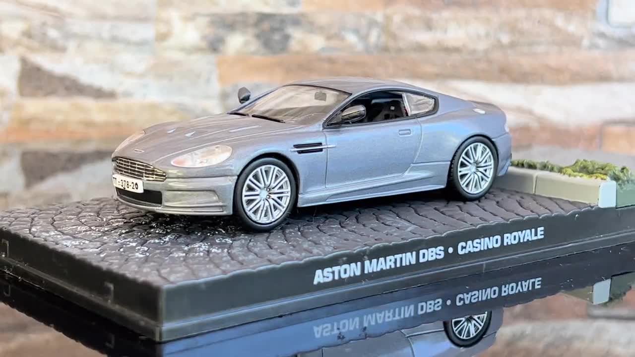 DAIMLER LIMOUSINE Casino Royale J. BOND ALTAYA 1:43 de reference NÂ DAIMLER LIMOUSINE Casino Royale J. BOND ALTAYA 1:43 de reference NÂ