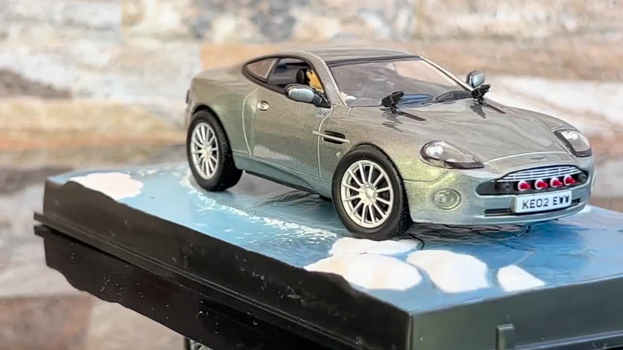 Aston Martin V12 Vanquish, 007 James Bond Collection, Vintage