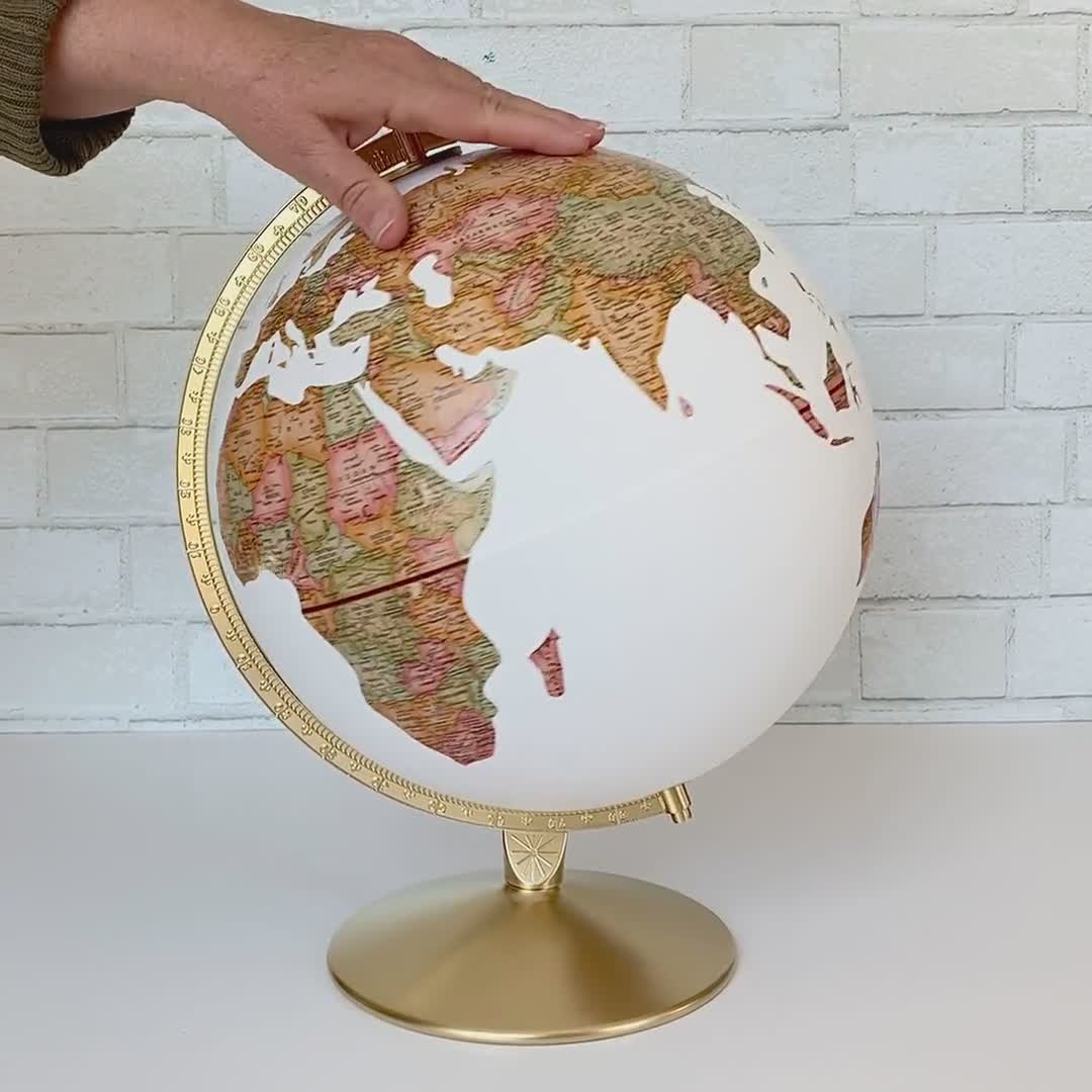 Globo da viaggio con spille, regalo per i viaggiatori, linea di viaggio con  cuori di aeroplano, globo dipinto con calligrafia personalizzata, mappa con  puntine, arredamento per l'home office -  Italia