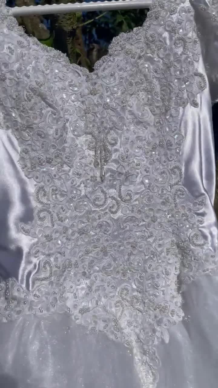 1980年代ヴィンテージウェディングドレス、パフスリーブ、レースビーズ