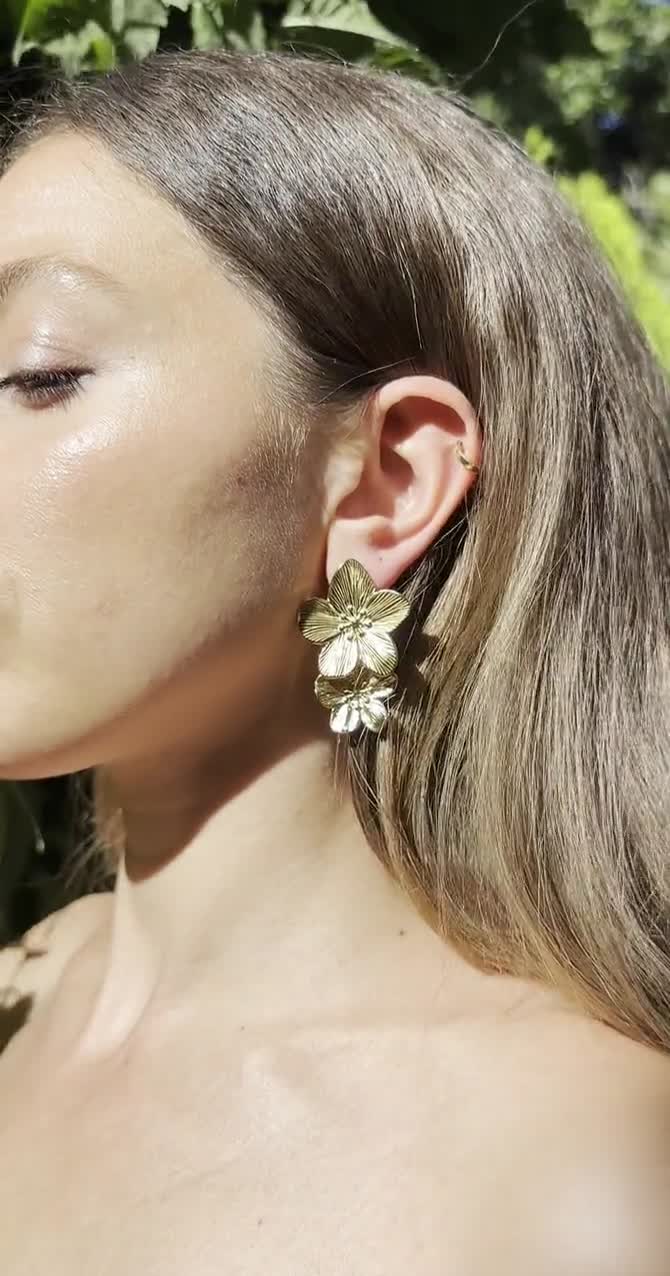 MOEEIJEW Flower Earrings for Women Gold Flower Statement Earrings Floral Drop Dangle Earrings Date Vintage Jewelry (Flower A