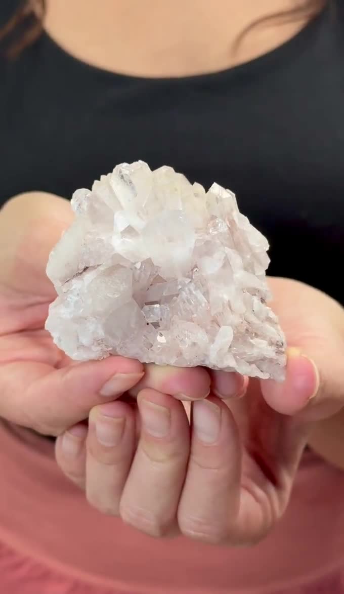 希少なピンクリチウムクォーツクラスター – ブラジル産ヒーリング