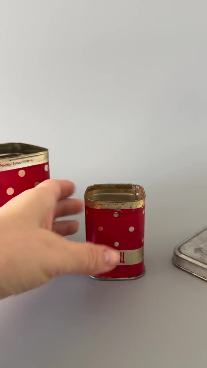 ソビエトヴィンテージ缶セット、水玉模様のキッチン収納ボックス、赤い