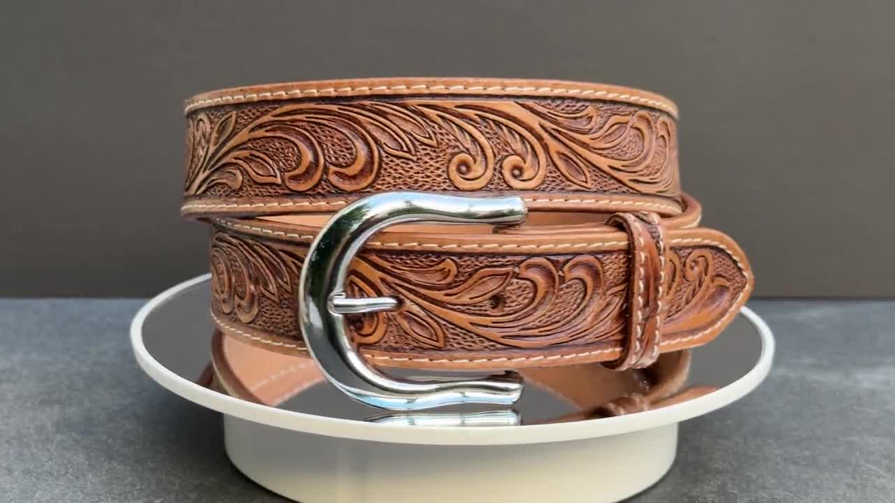 ハンドメイドの型押しレザーウエスタンベルト 花柄デザイン