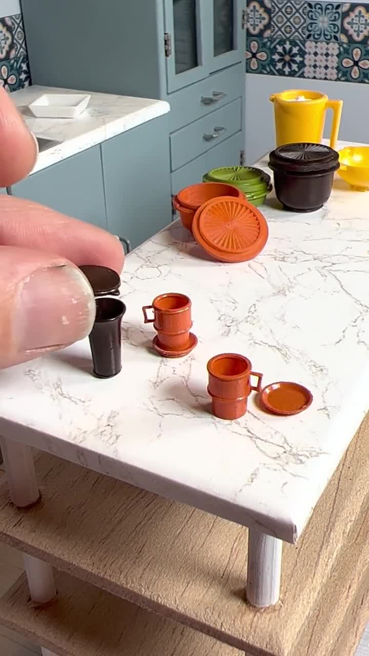 Dollhouse Miniature pitcher with removable lid- Vintage; 1:12 scale - Mic  Drop Miniatures
