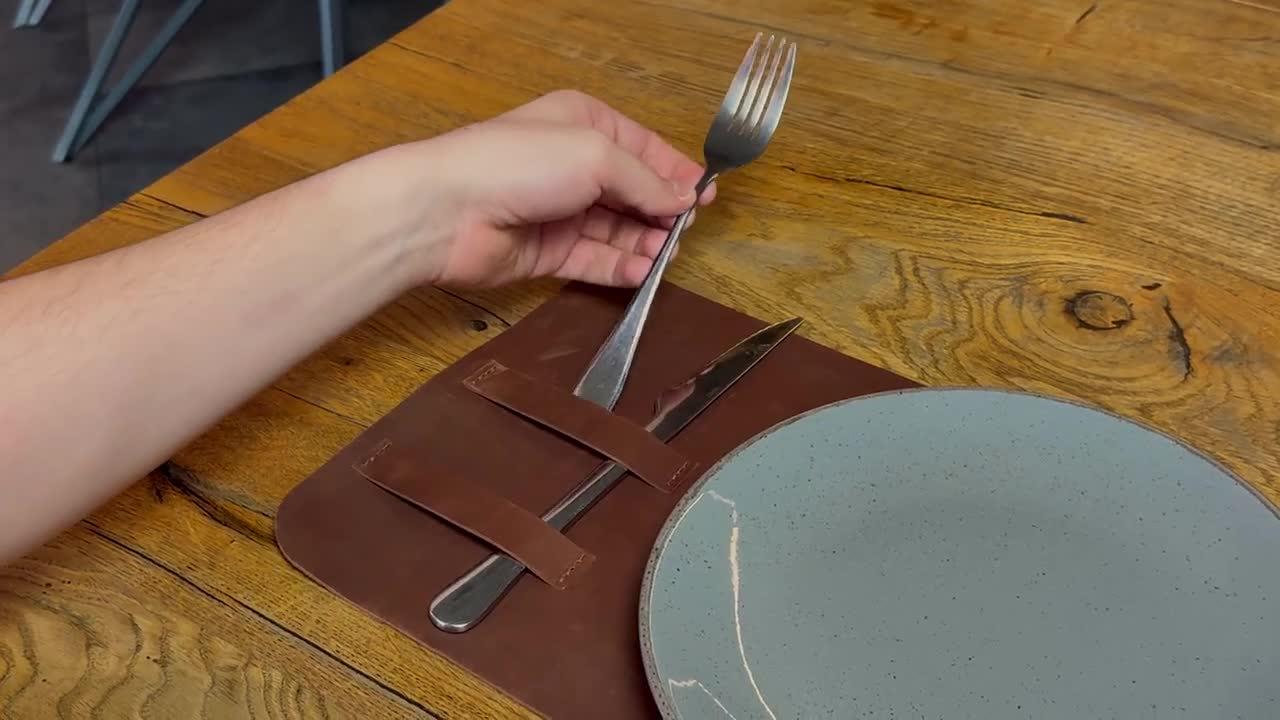 Tovaglietta in pelle personalizzata, tovaglietta da pranzo incisa - Italia