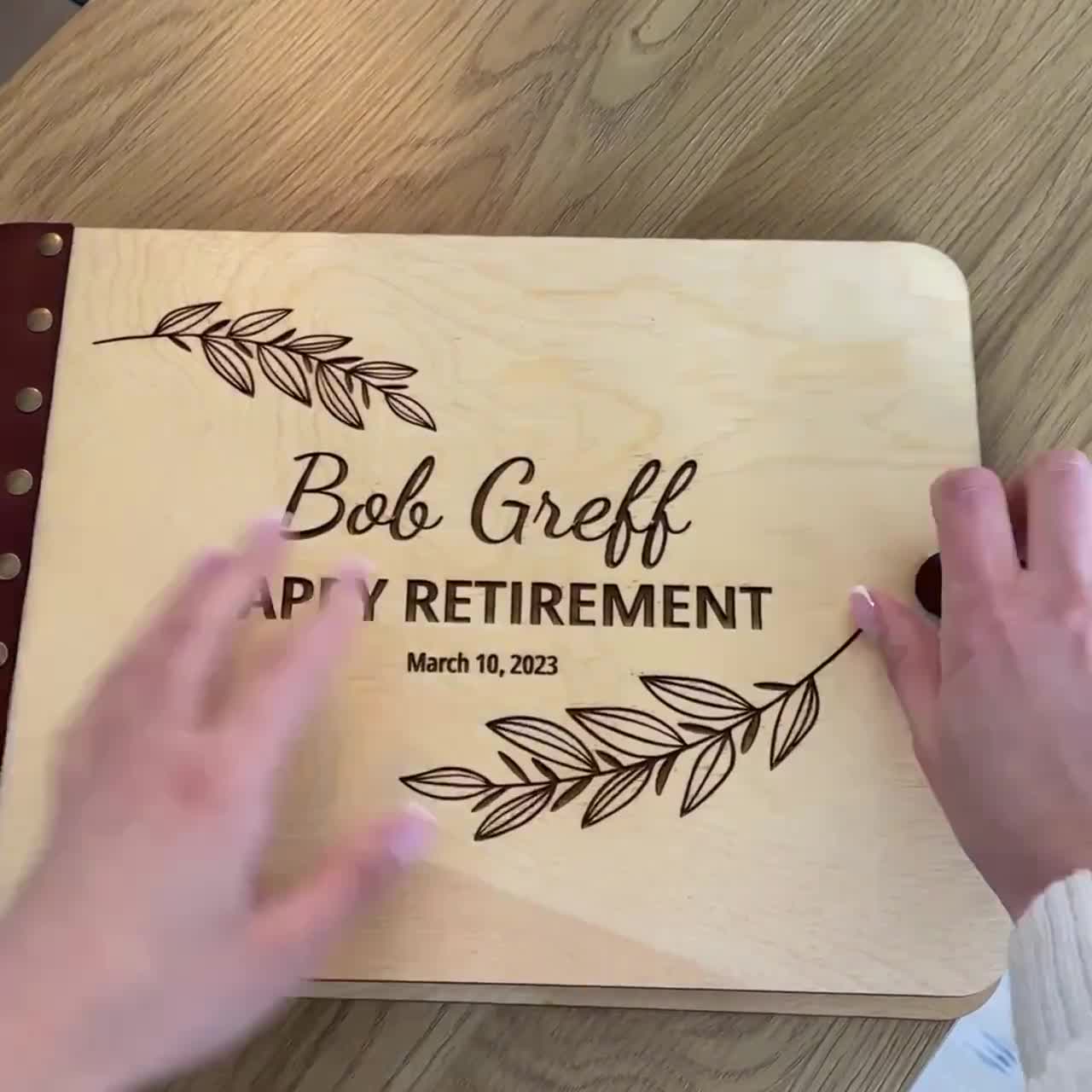 Guestbook In Legno Inciso Per Pensione – Personalizzato Con Nome E Data, Piccolo 15x23 Cm, 80 Pagine