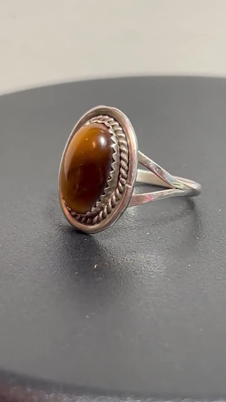 old Indian Jewelry タイガーアイ リング ナバホ族 存在感のある タイガーアイリング ナバホ族/インディアン
