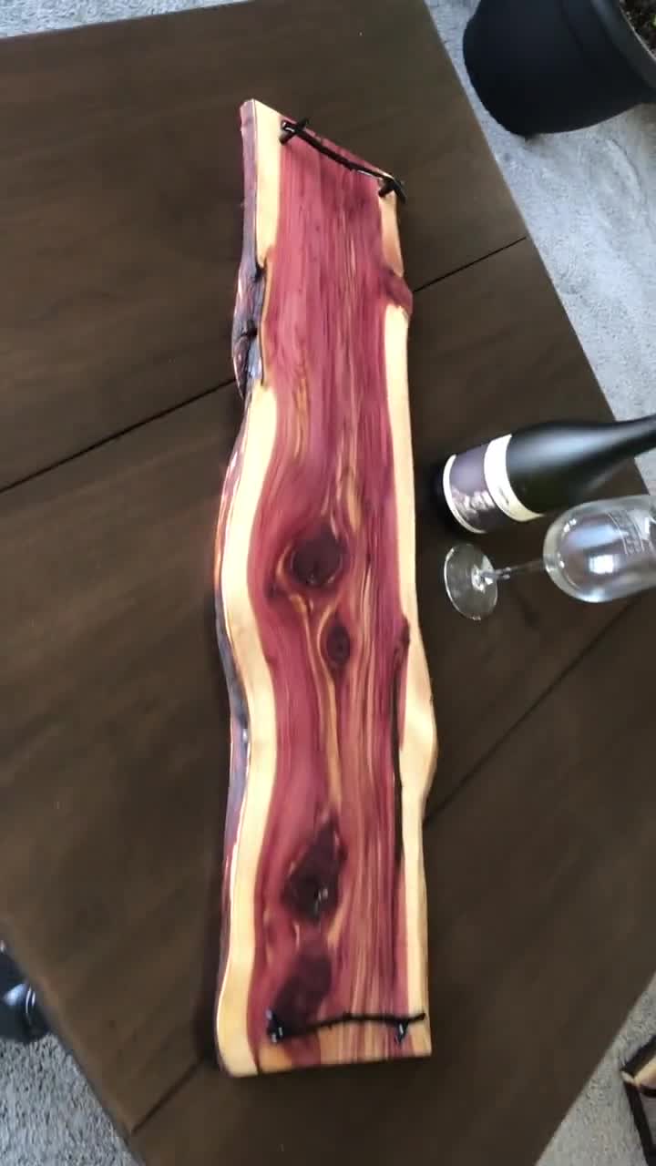 Tagliere per salumi in legno con bordo vivo, vassoi da portata in cedro  rosso con manici, regalo di matrimonio/inaugurazione della  casa/anniversario, regalo per papà, regalo di compleanno -  Italia