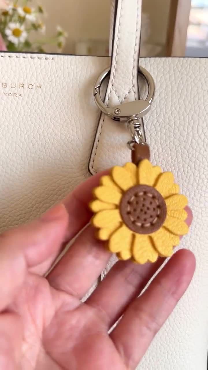 本革ひまわりキーホルダー、イエローフローラルバッグチャーム - Etsy 日本