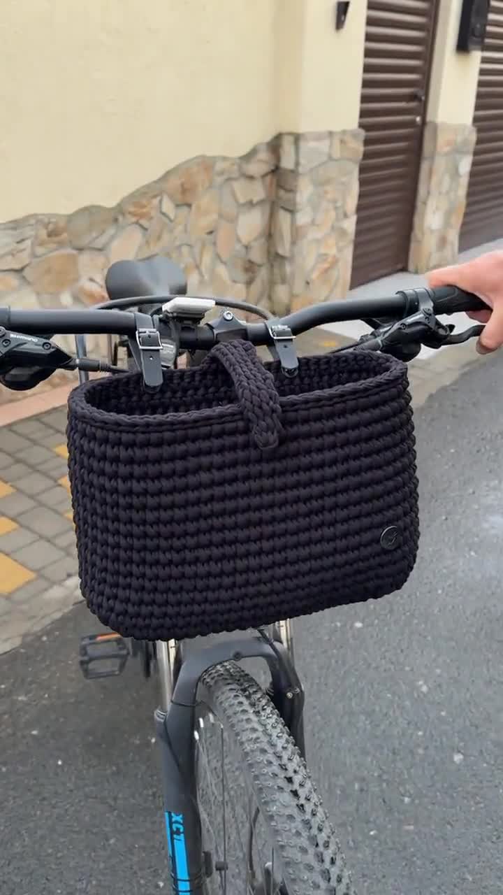 Schwarze gehkelte Fahrradtasche, Fahrradkorb, Lenkertasche,  Fahrradzubehr, handgefertigter Organizer, Geschenk fr Fahrradliebhaber,  Aufbewahrungskorb, Geburtstagsgeschenk