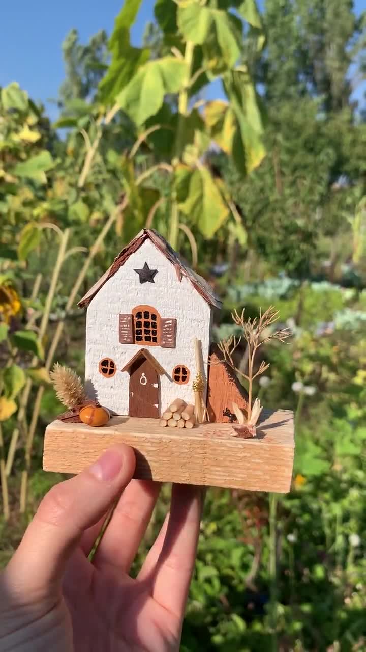 Autumn Driftwood Houses, Little Wooden House, Autumn Decor, Fall Decor,  Autumn Pumpkin Cottage, Driftwood Cottage, New Home Gift, Miniature -   Canada