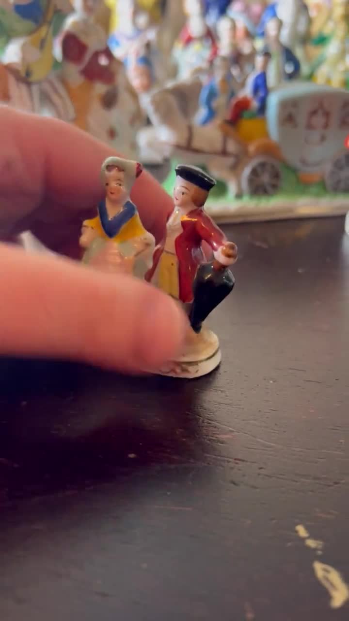 Vintage 1940's Made in Occupied Japan Tiny Colonial Couple