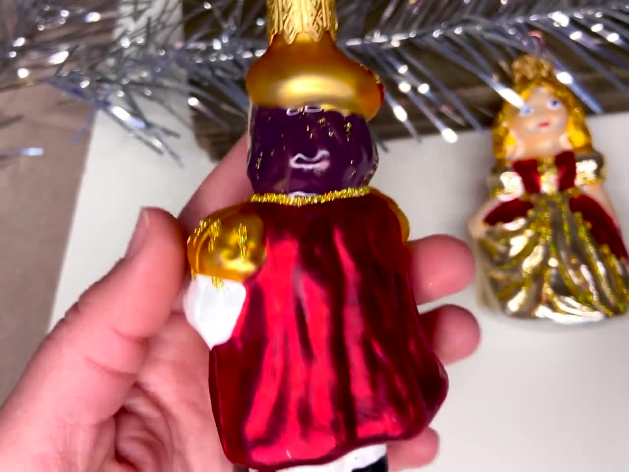 シンデレラ王子と王女のガラス製クリスマスオーナメント、ウクライナの