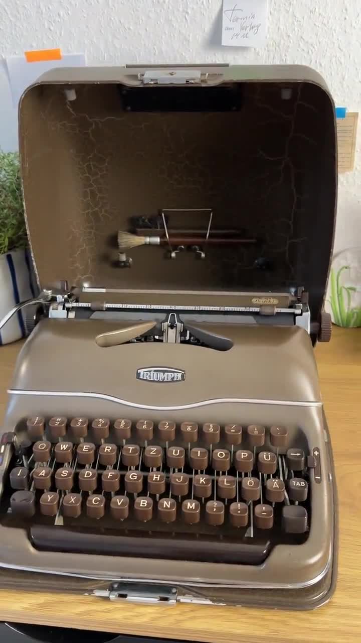 ヴィンテージ Triumph Perfekt タイプライター：1950年代のドイツ製