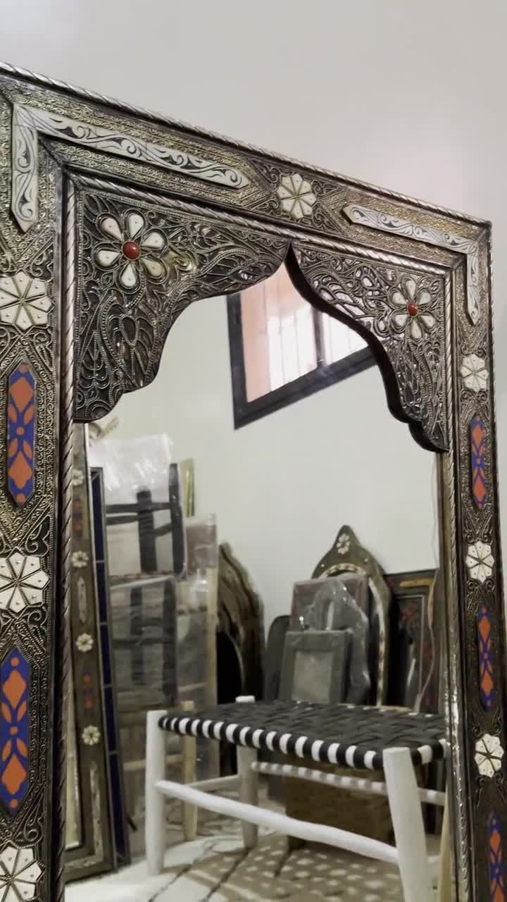 Specchio da parete in metallo marocchino fatto a mano, specchio grande,  specchio grande, specchio da terra Specchio da bagno in metallo Specchio da  parete Specchio vintage Specchio unico -  Italia