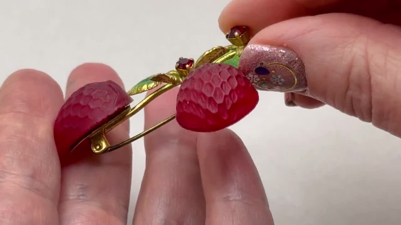 Vintage 1940s AUSTRIA Glass Strawberry and Enamel Brooch