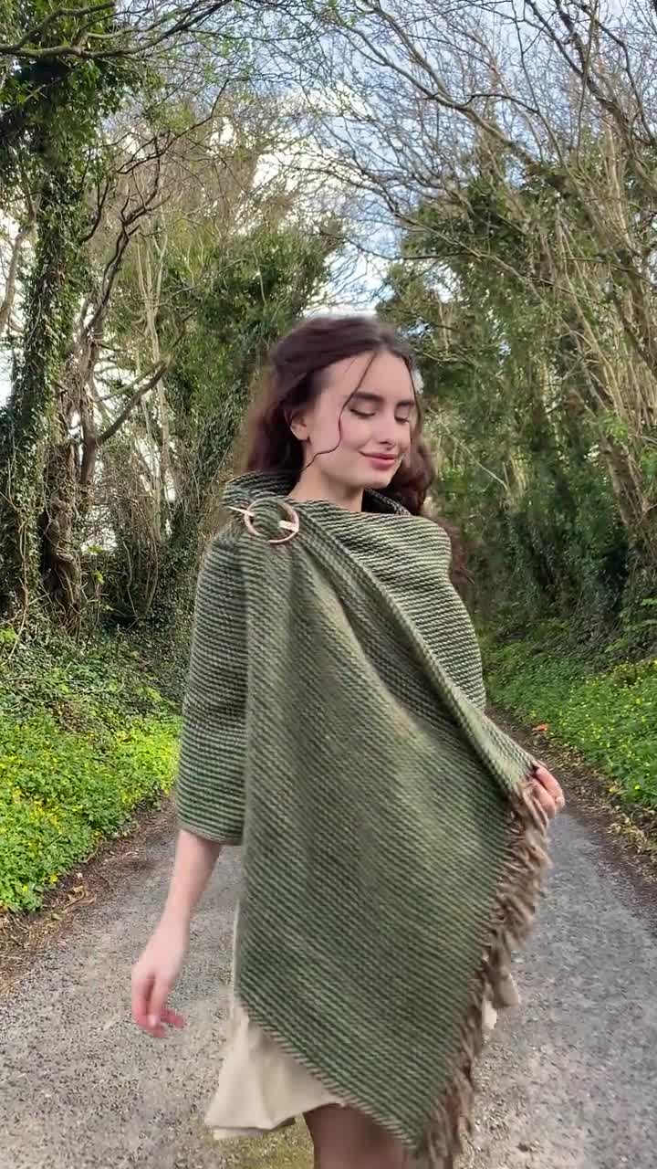 UISNEACH BROOCH & SHAWL Handwoven Blanket, Scarf Poncho, Large Scarf Wrap,  Oversized Scarf, Shawl and Pin Brooch, Viking Clothing. 