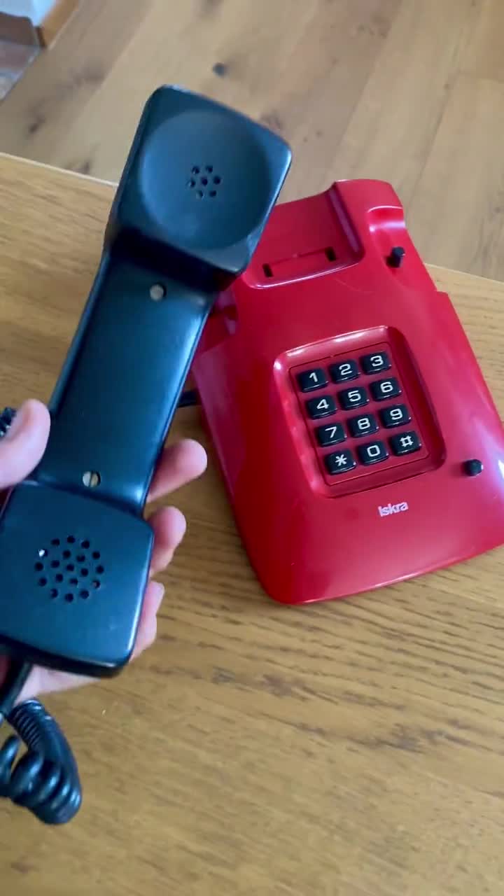 ミッドセンチュリーの赤い電話機 ISKRA ETA 85 / レトロなプッシュ