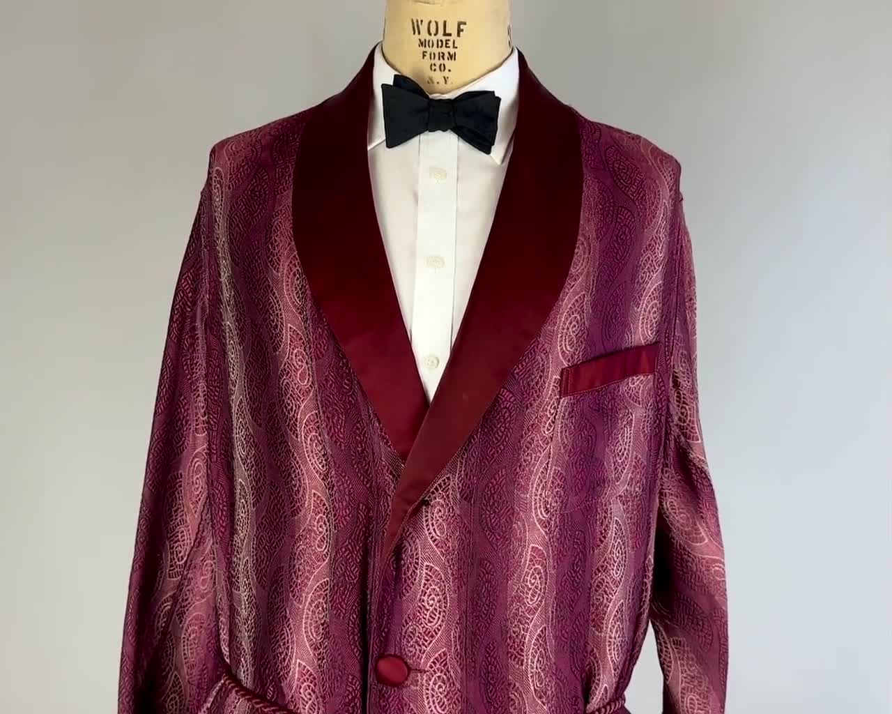 じ*ん様 1900s silk satin smoking jacket Men's Silky Satin Smoking Jacket (Small, Burgundy) at Amazon
