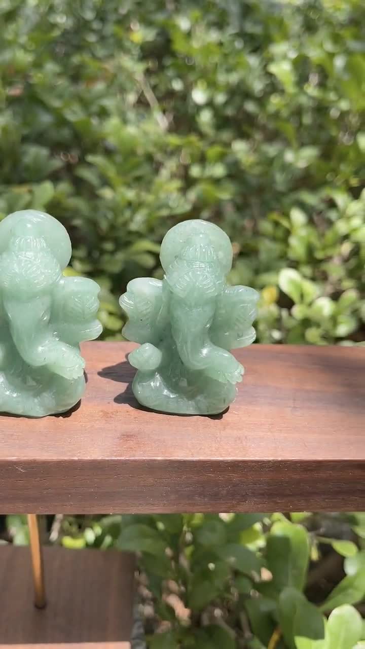 グリーンアベンチュリンのガネーシャ像：手彫りのクリスタル装飾