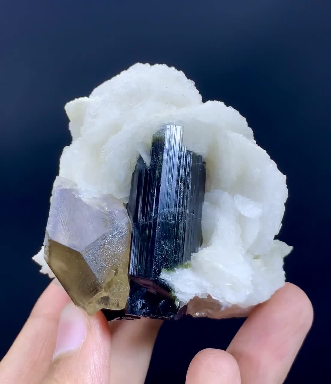 パプロク産ブルーキャップトルマリン、アルバイト、スモーキークォーツ