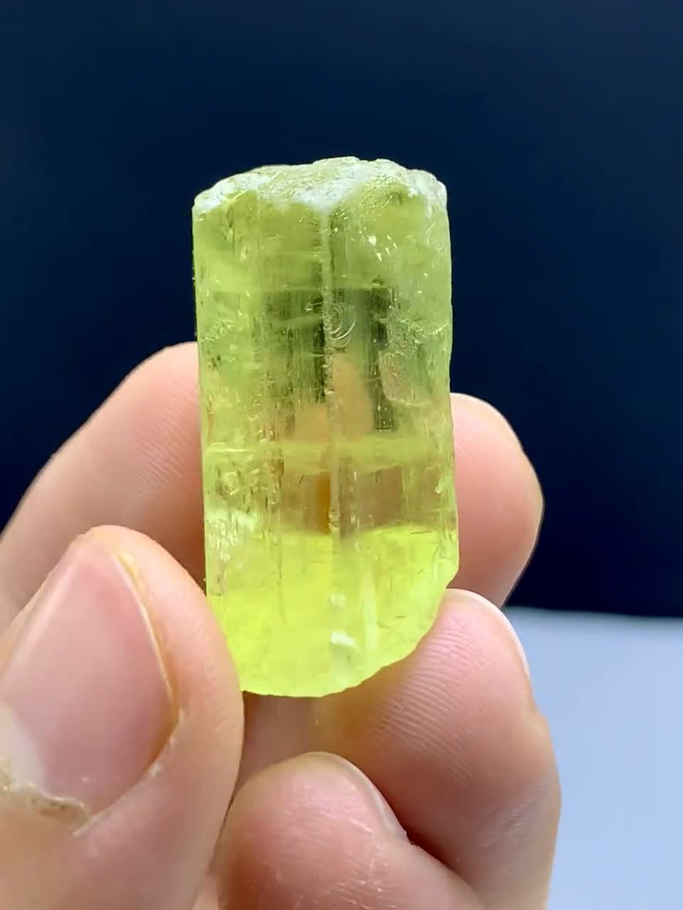 パキスタン産の透明な黄色のヘリオドール ヴァール ベリル クリスタル