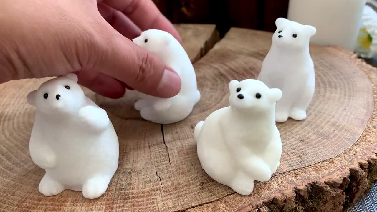 2.4インチの天然翡翠のシロクマの彫刻、クリスタルの白いクマの置物の