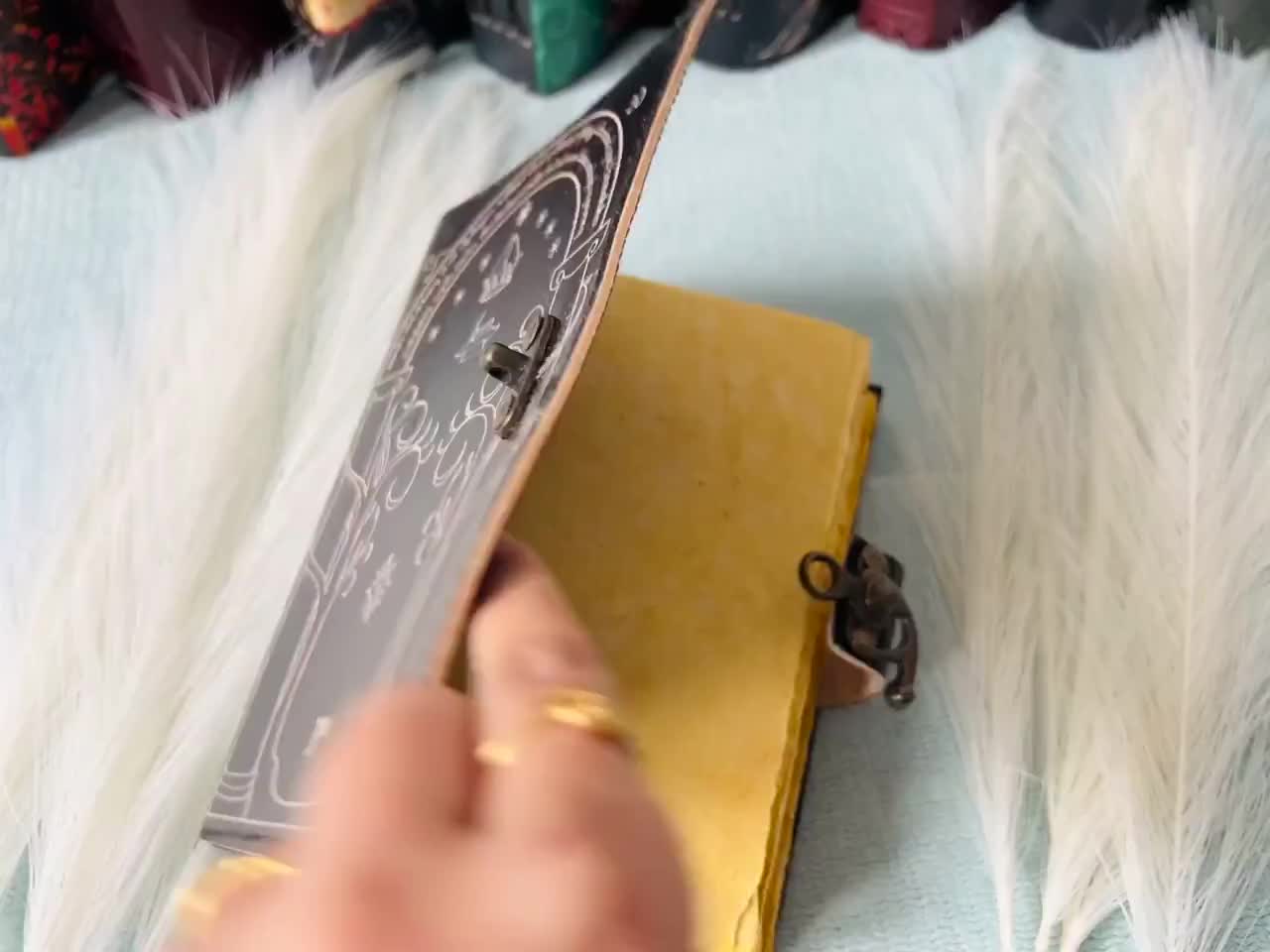 Diario de cuero de las Puertas de Durin: Libro de El Señor de los Anillos de Tolkien video poster