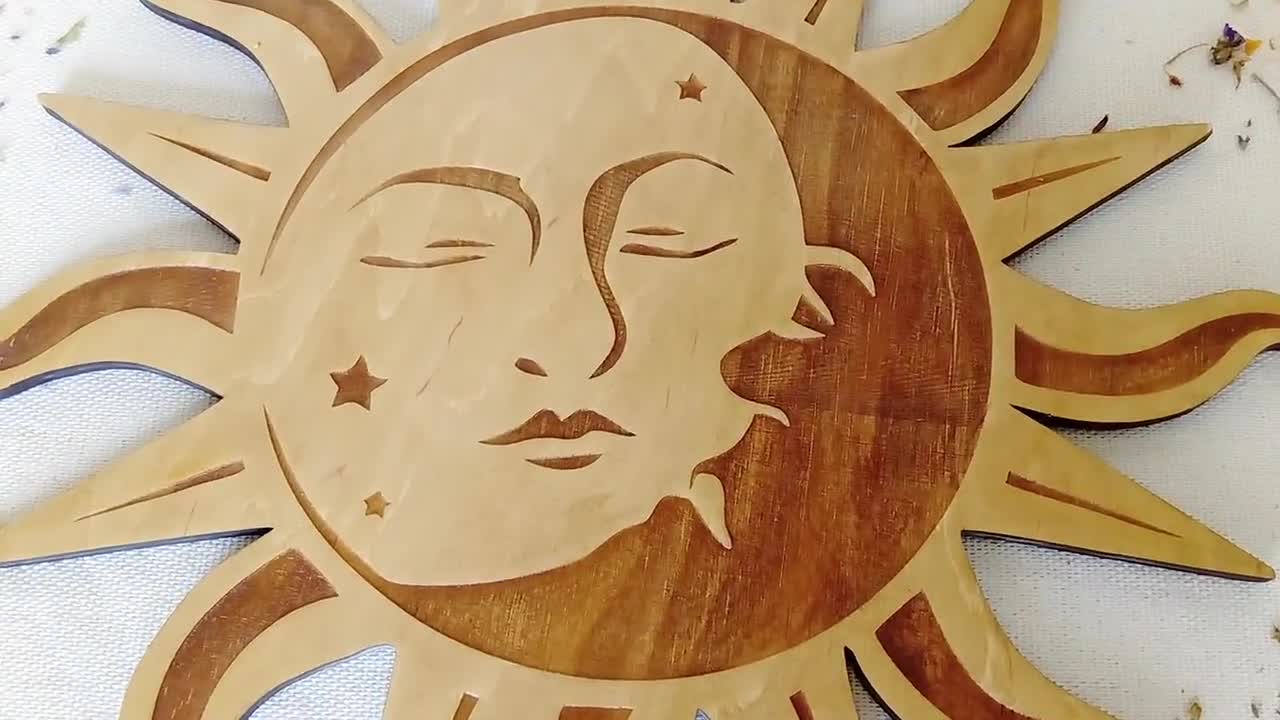 木製の太陽と月の顔の壁掛け、天体保育室の装飾 - Etsy 日本
