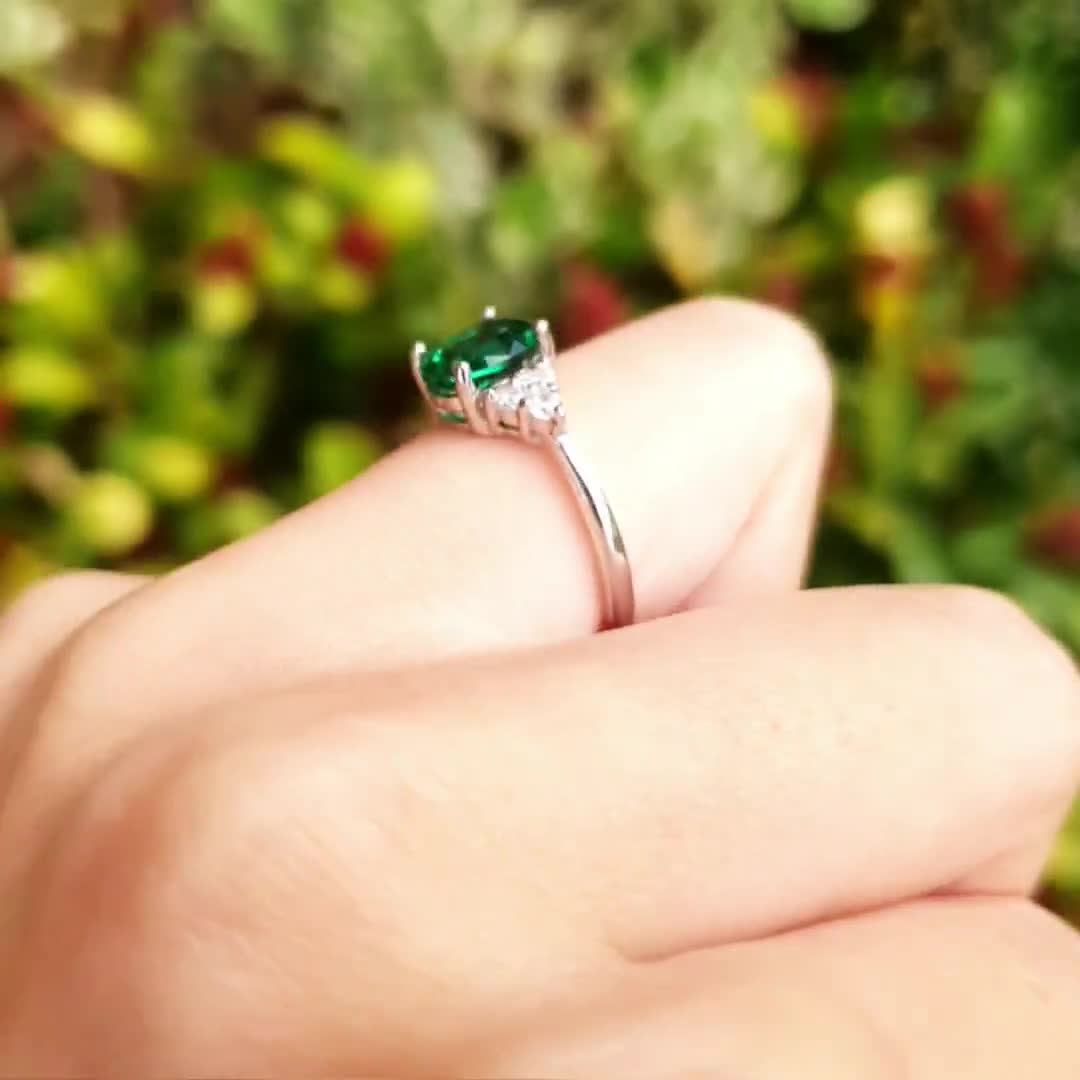 Oval emerald ring, 2 Carats 6*8 mm Oval Cut Three Stone Style Emerald  Engagement Ring, May Birthstone Promise Ring, Green Gemstone Ring