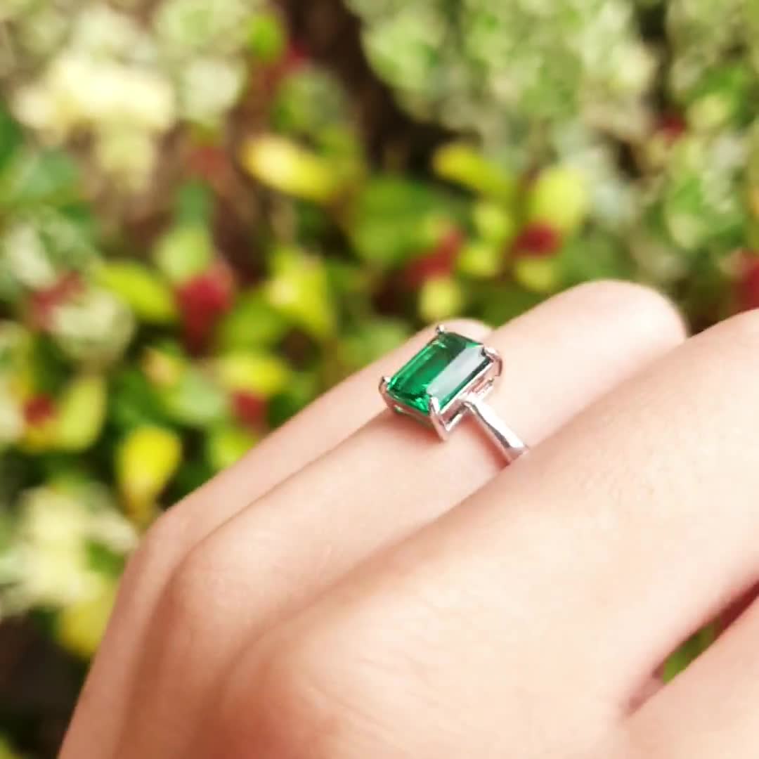 Emerald cut emerald ring, 2 carats 6*8 mm Emerald Cut Engagement ring,  white gold plated sterling silver, green gemstone ring, square cut