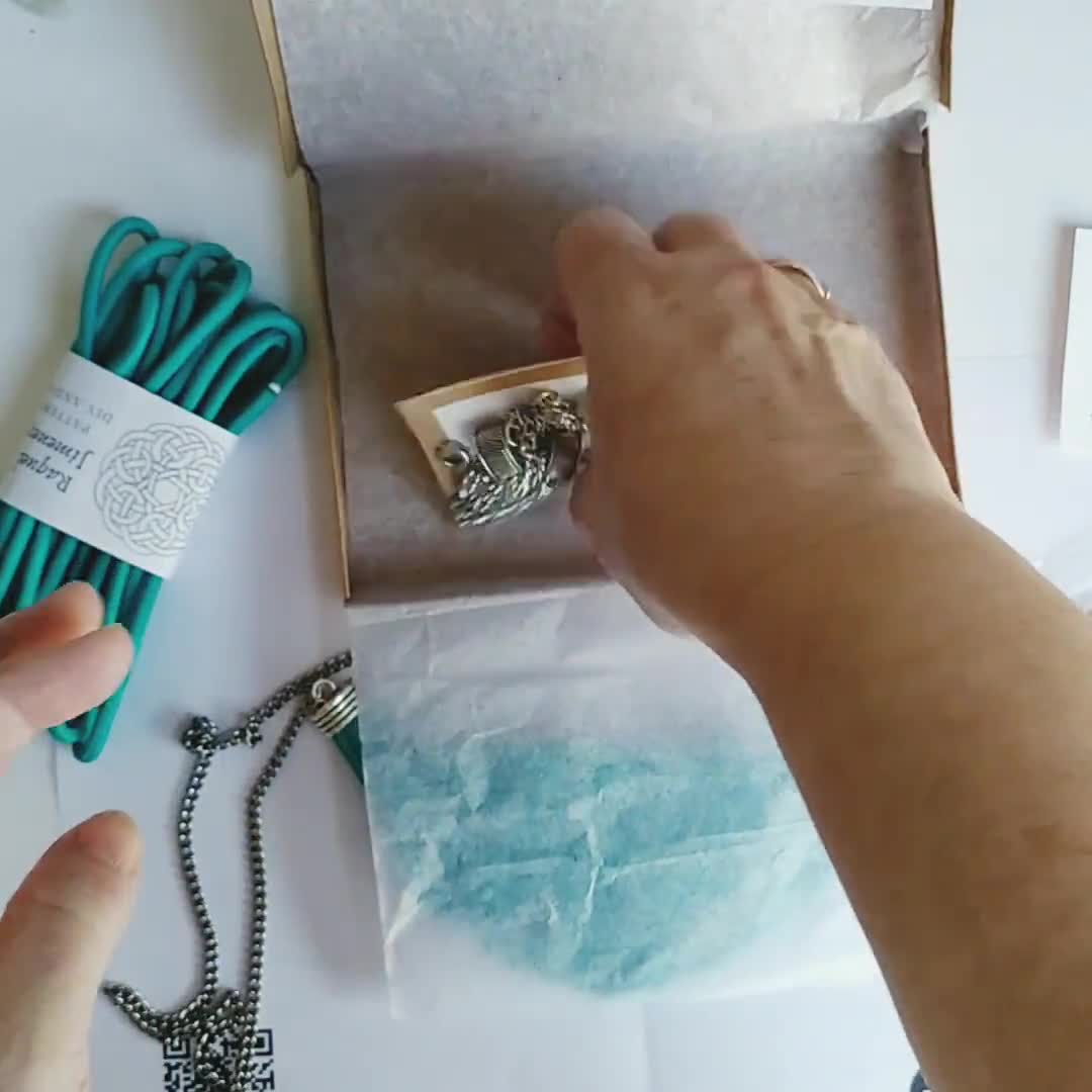 Kit con tutorial y materiales para pendientes de macramé de cuero y plata –  Raquel Jiménez Artesanía