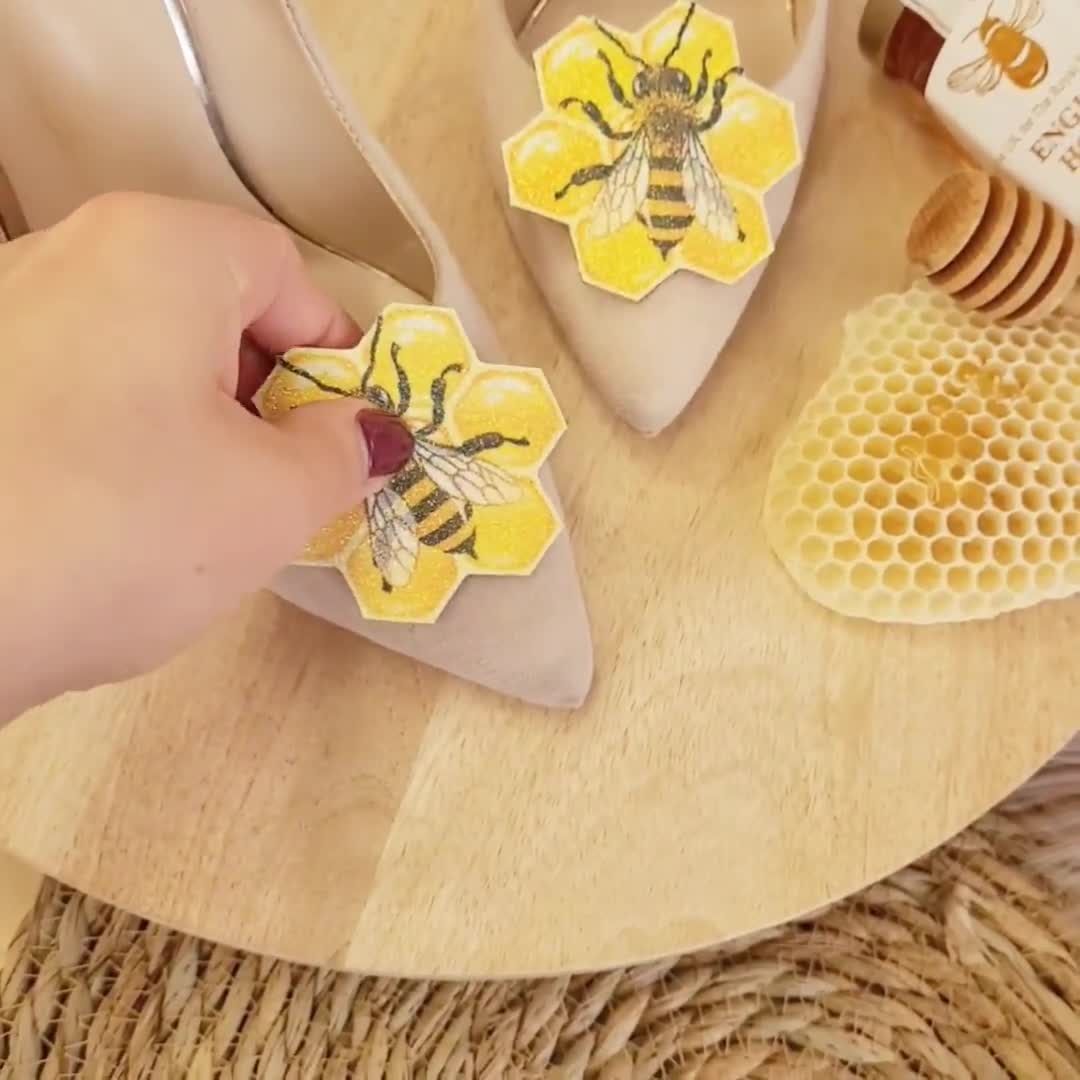 Bee Honeycomb shoe clips, roller skates accessories, beekeeper accesso –  ManiliaMoD