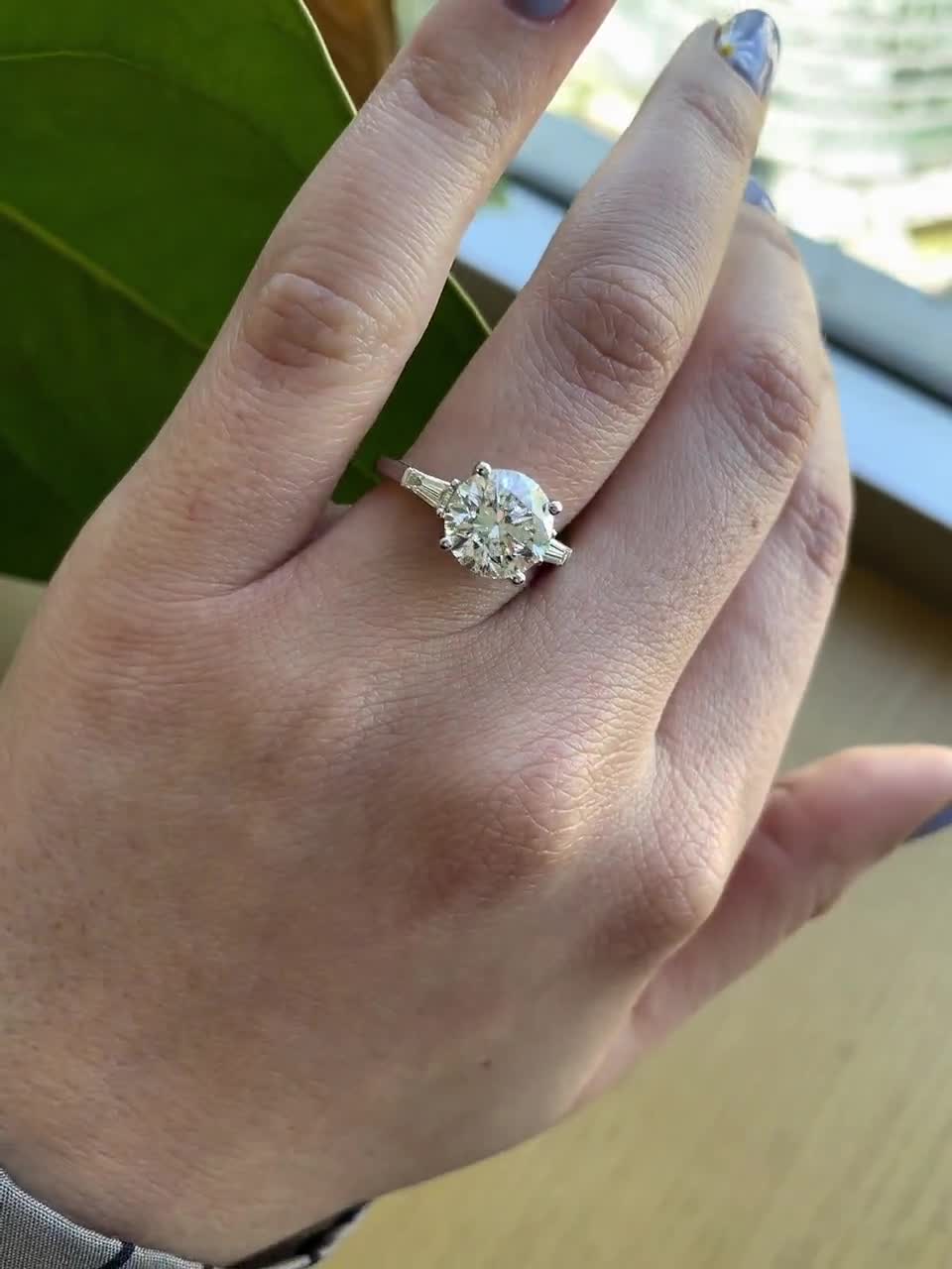 3.70 Carat Round Brilliant Diamond Engagement Ring, 14K 3.70 Carat Round Brilliant Diamond Engagement Ring, 14K