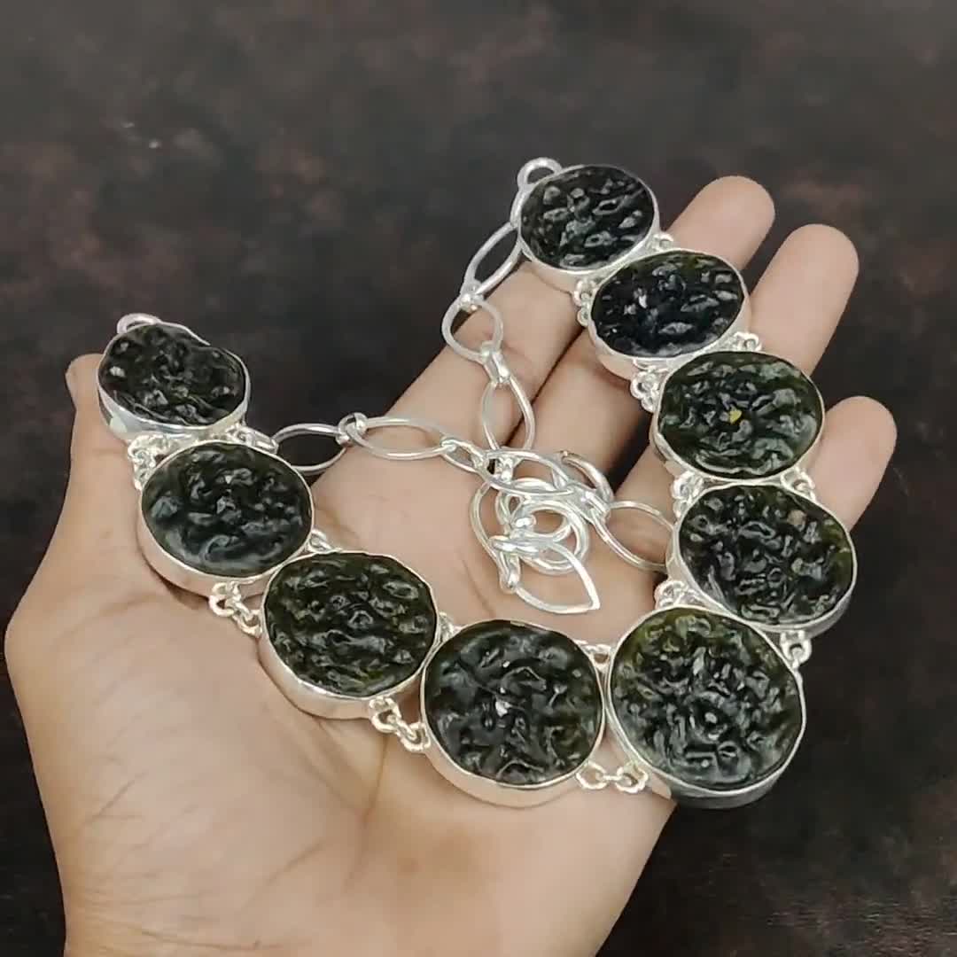 モルダバイト　ネックレス　シルバー925 Amazon | モルダバイト 隕石 フラワー ペンダント トップ シルバー