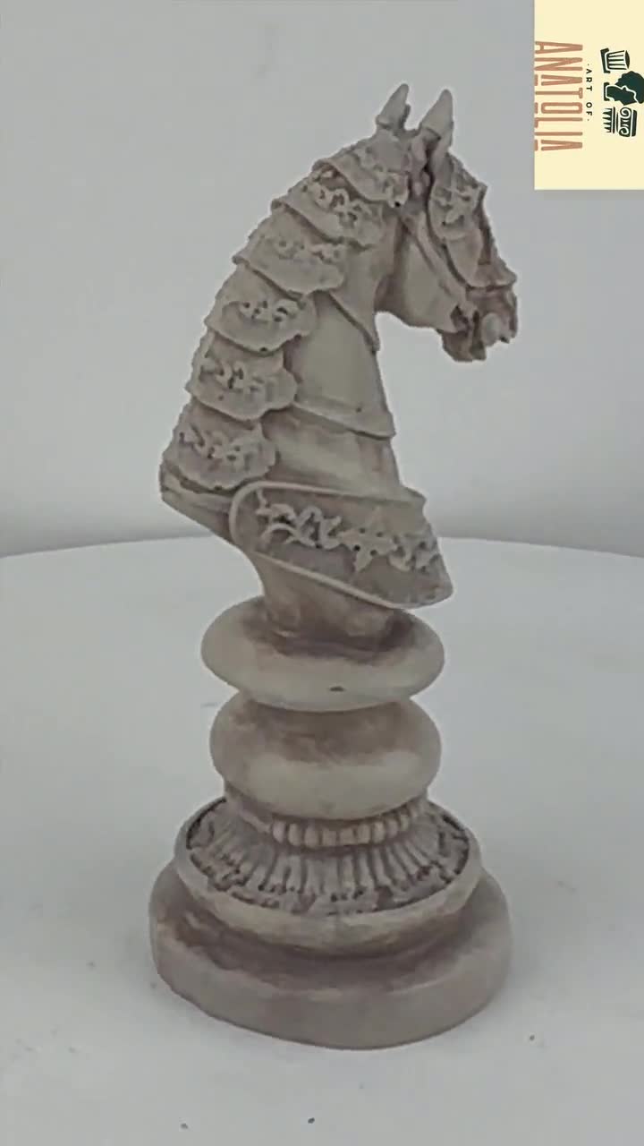 骨色のチェスナイト像：ヴィンテージスタイルの馬のオーナメント、家庭