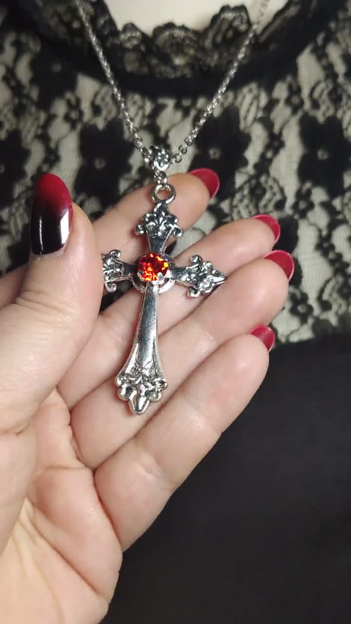 JewelryEveryday Cross Keychain, Gothic Style Cross Religious Keychain