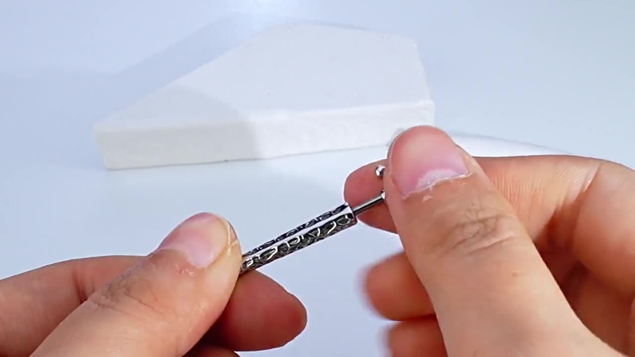 14G 16G ダガー型インダストリアルバーベル／レトロ調テクスチャード
