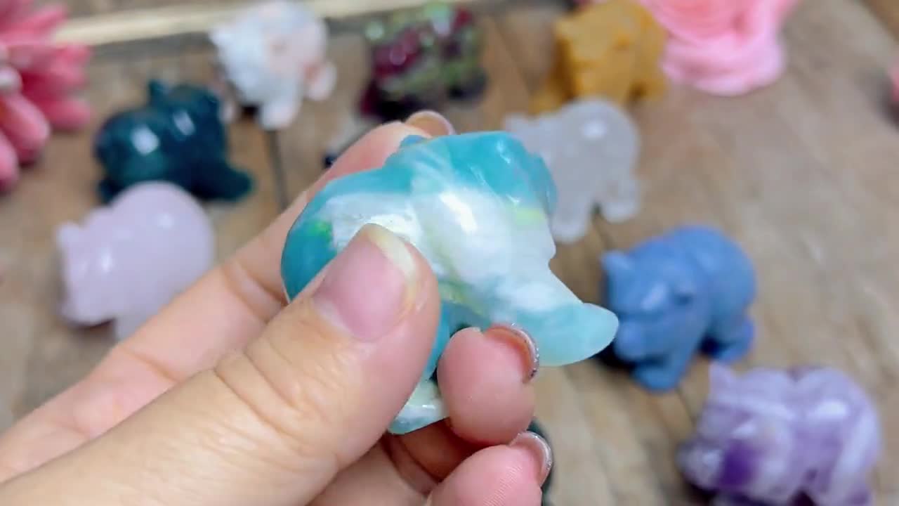 彫刻された宝石のクマの置物：1.5インチのクリスタル動物装飾 - Etsy 日本