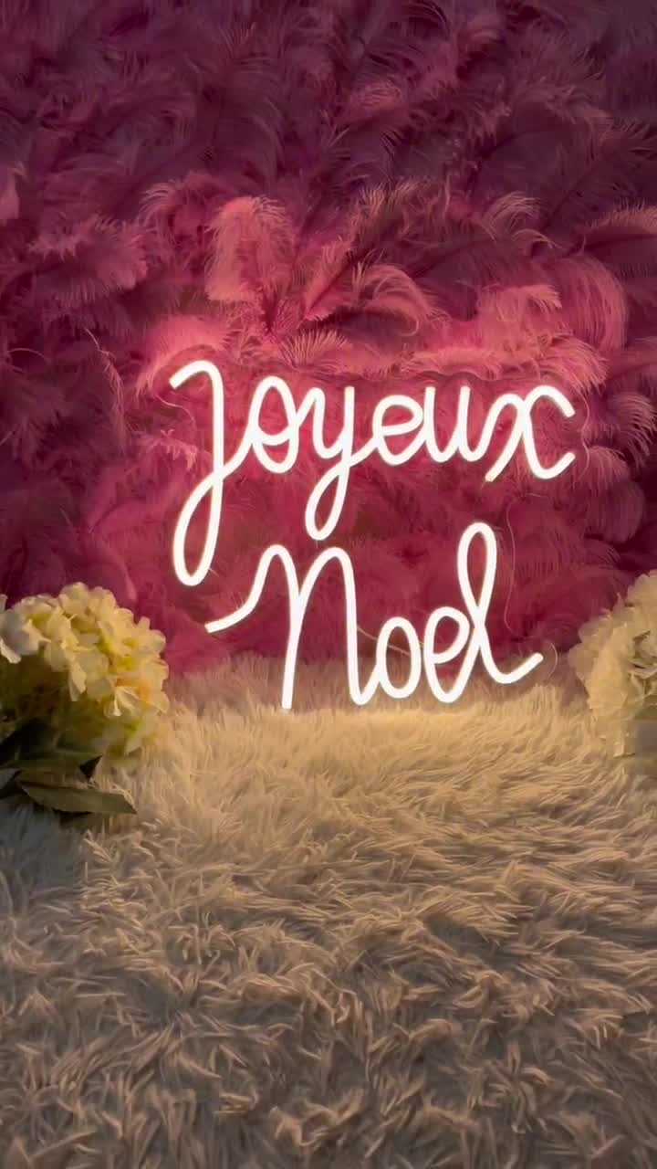 Arbre De Noël Au Néon Avec Icône Lumineuse étoile Silhouette D'arbre Du Nouvel An Au Néon Contour De L'arbre De Noël | Vecteur Premium