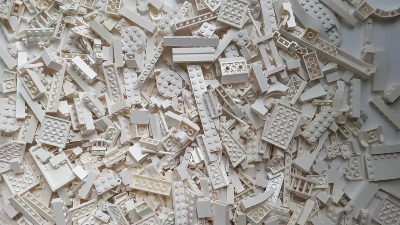 Lego 1Kg Of Random Mixed Medium/Small Bricks/Parts/Pieces Bulk Genuine!