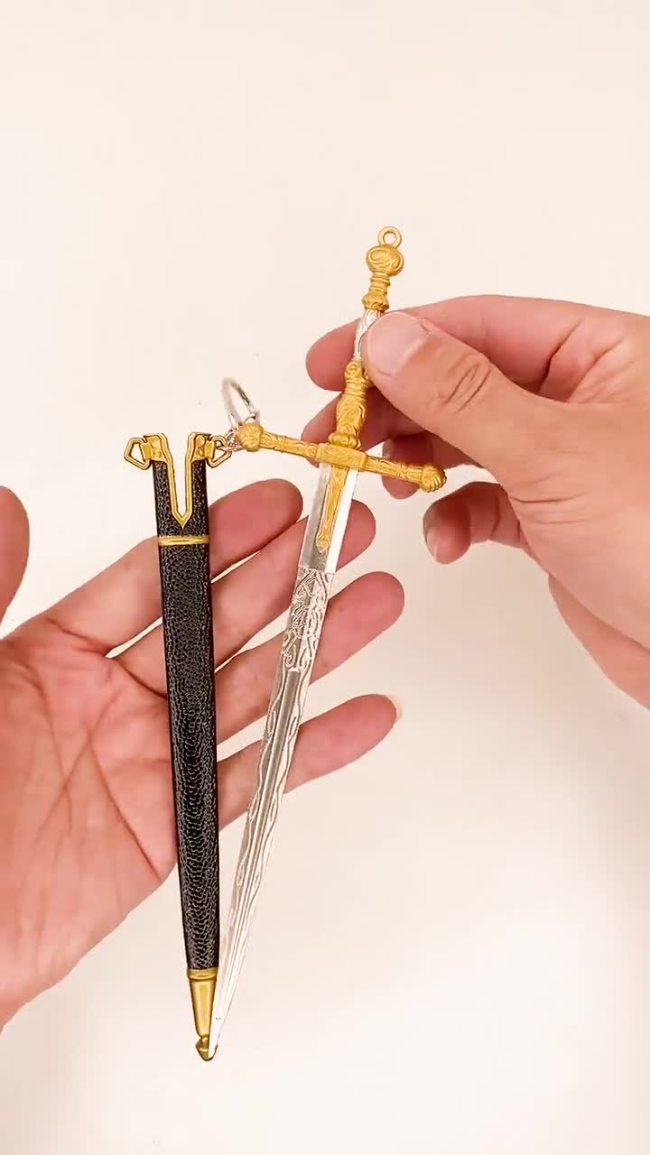 20cm/7.9 Infinity Sword Infinity Blade Miniature Small Replica Gamer Gift  Backpack Keychain Pendant 