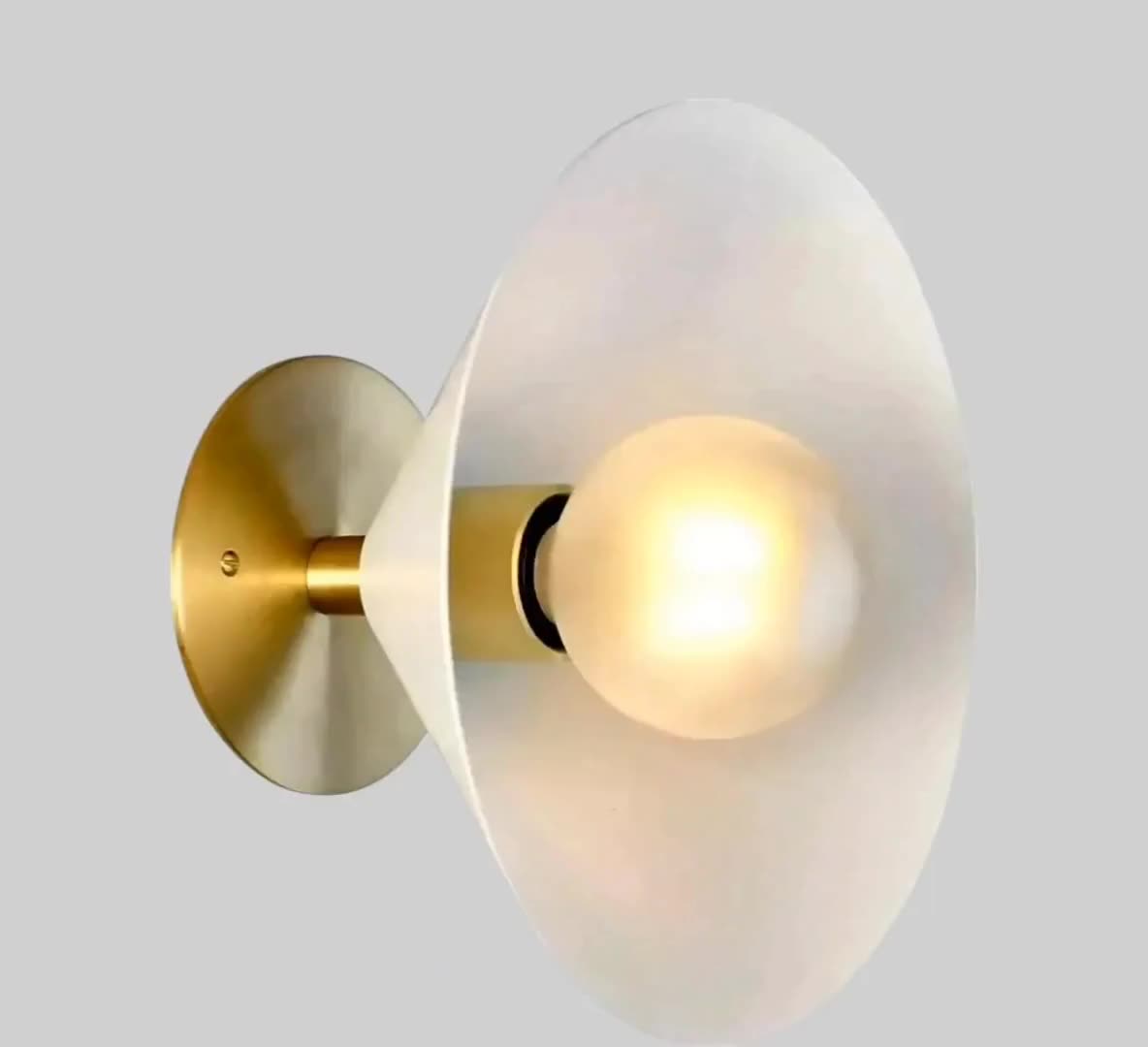 スティルノヴォスタイルの真鍮製ディスクシャンデリア：ミッド