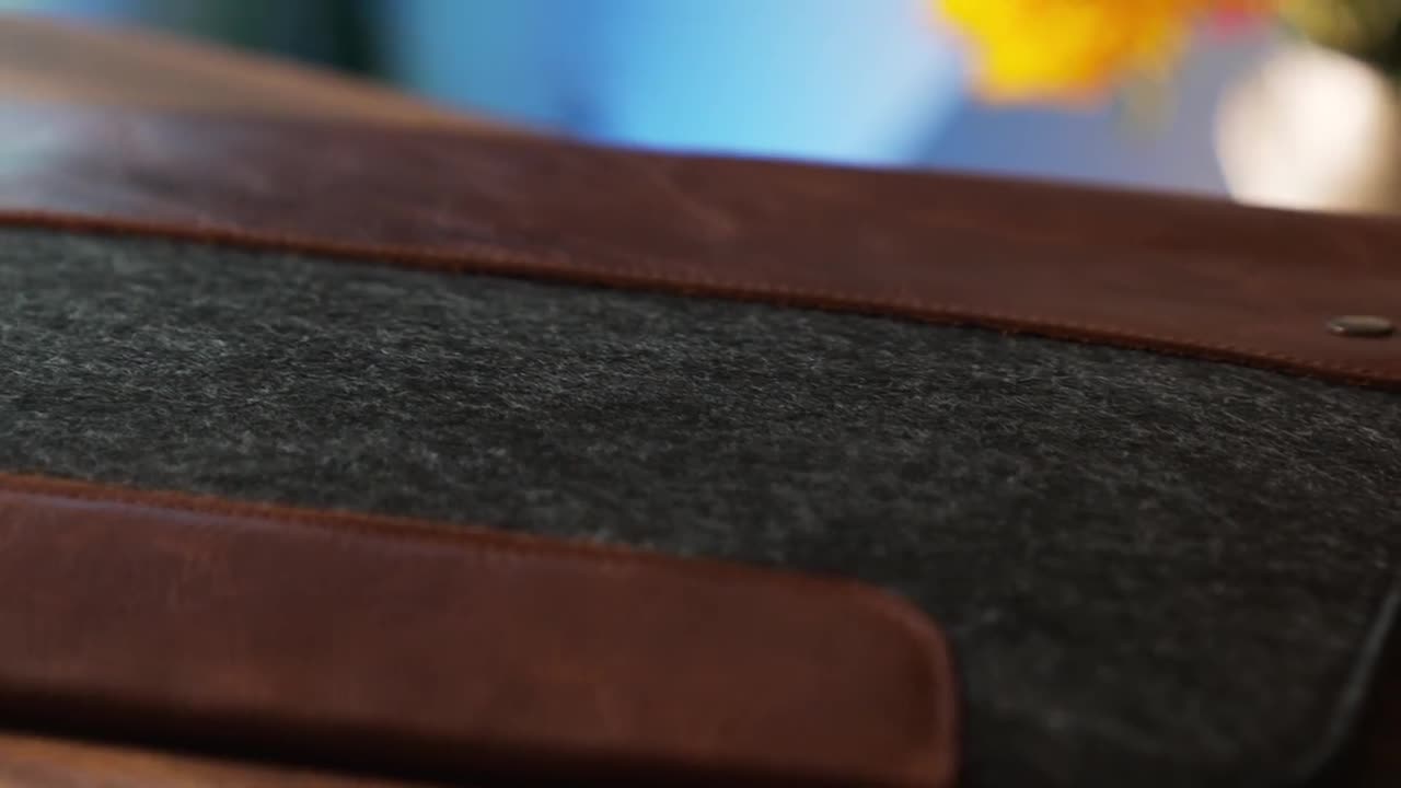 MegaGear Fine Leather and Fleece Sleeve Bag for MacBook Pro