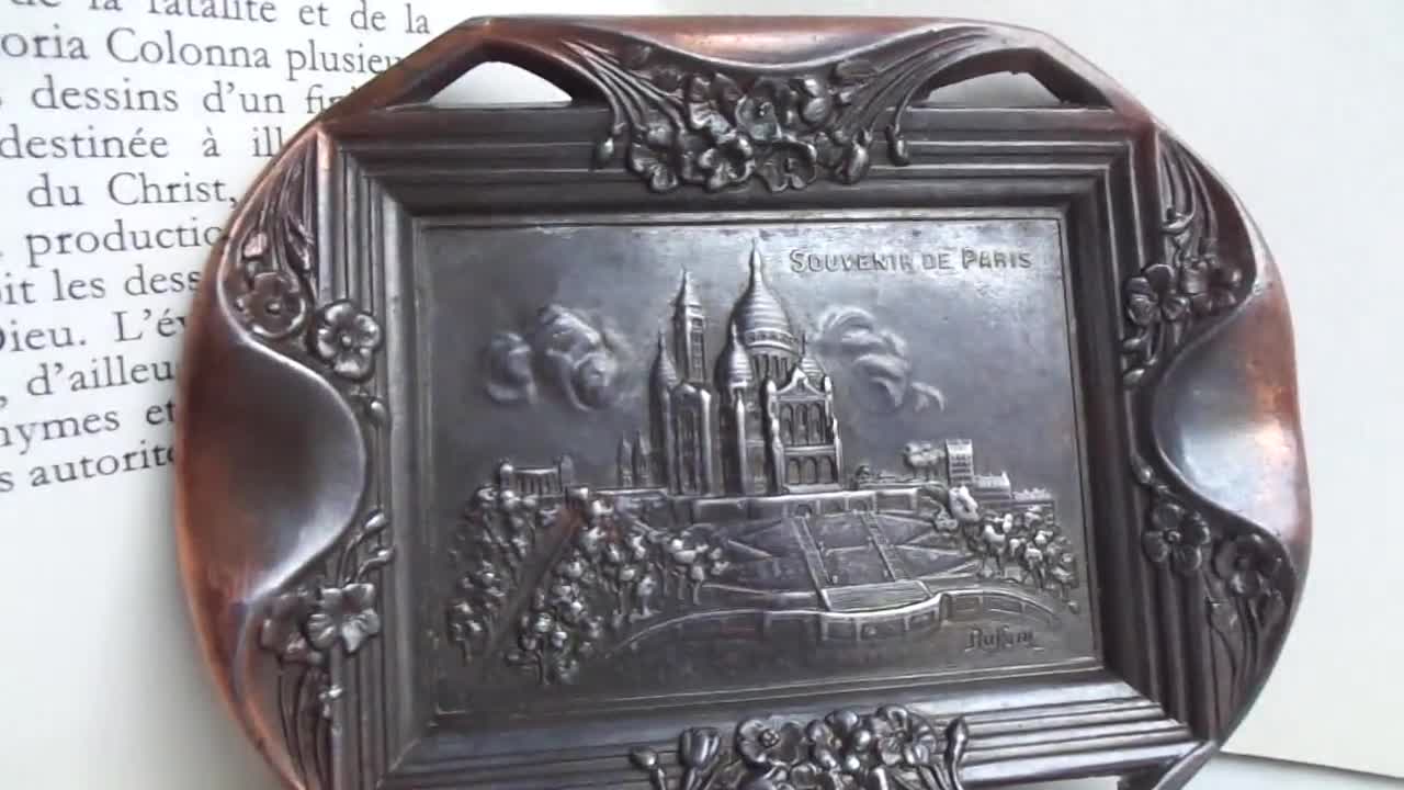 Souvenir of Paris Old Metal Ashtray the Sacré-coeur in photo
